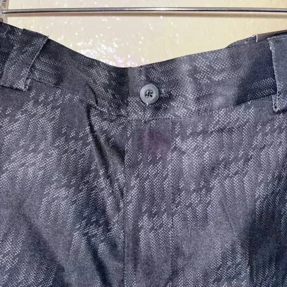 NWT Slazenger Hydro-Dri Black Tonal Print Golf Shorts Size 32 - Picture 3 of 11